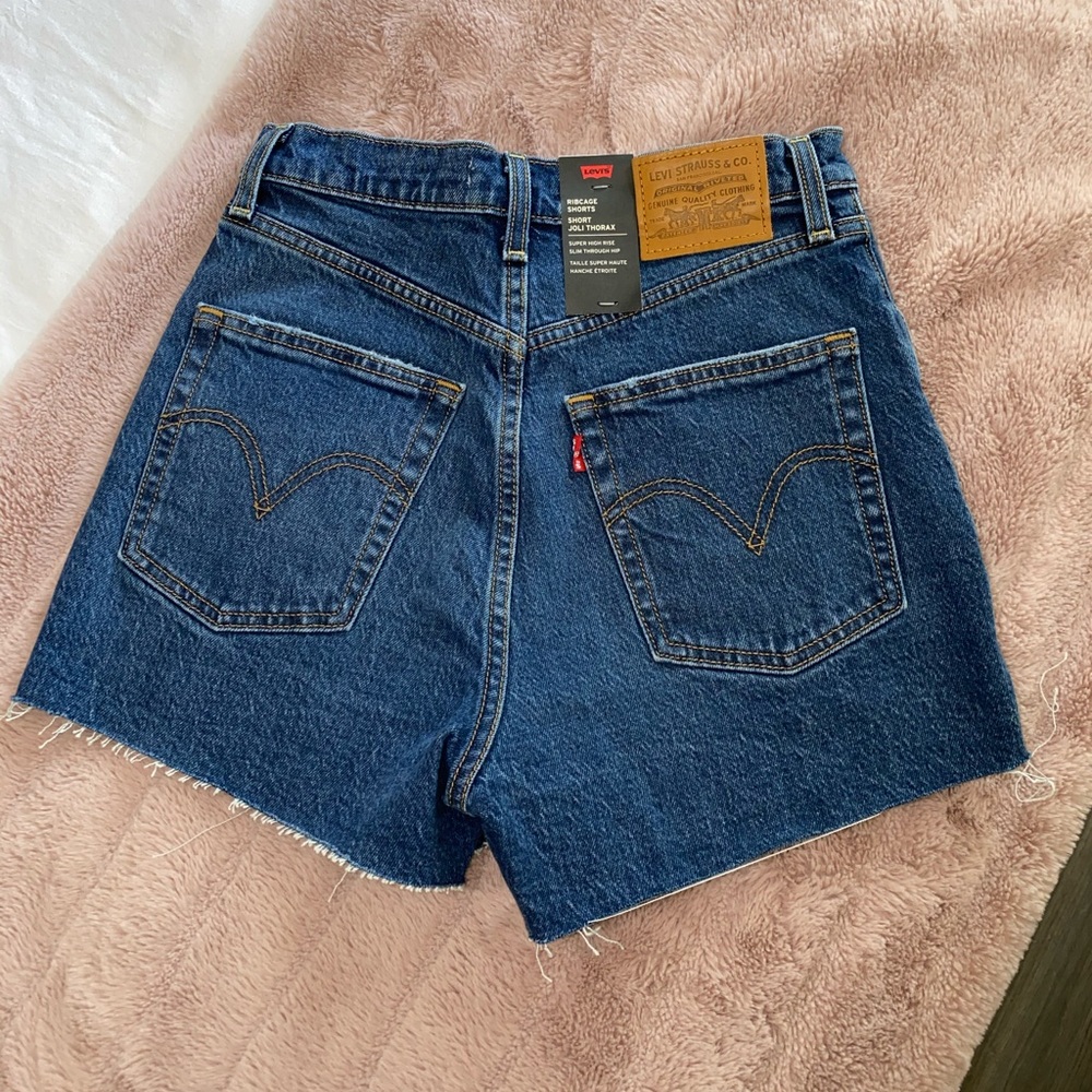 Levi’s rib cage shorts